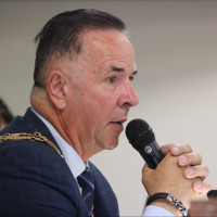 | "Powinien się podać do dymisji" kontra "trudno, no". Mieszkańcy Przechlewa komentują postawę wójta Andrzeja Żmudy Trzebiatowskiego (SONDA)