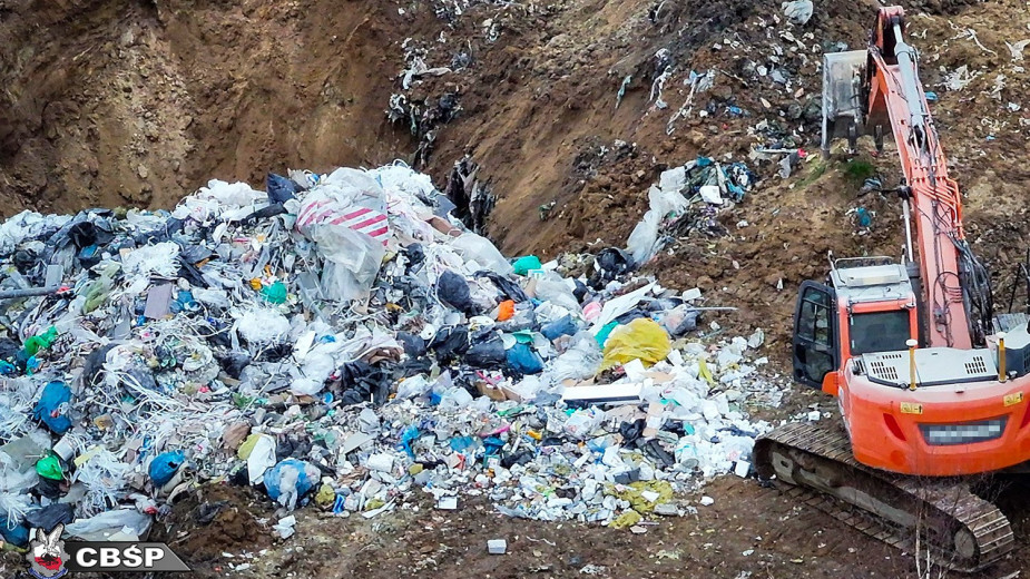Nielegalnie składowali niebezpieczne odpady. W powiecie kościerskim wpadł domniemany szef grupy przestępczej WIDEO