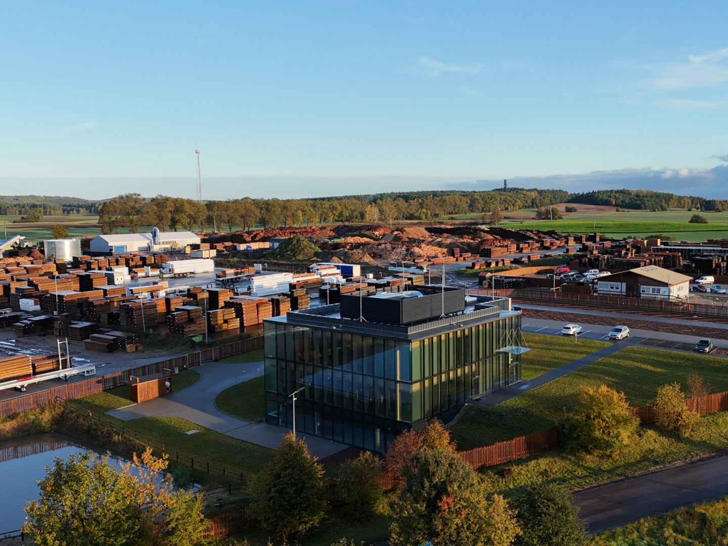 W Wielu udowodnili, jak wiele zalet ma drewno. Pionierski biurowiec przyszłości firmy Sylva oficjalnie otwarty (FOTO, RELACJA)