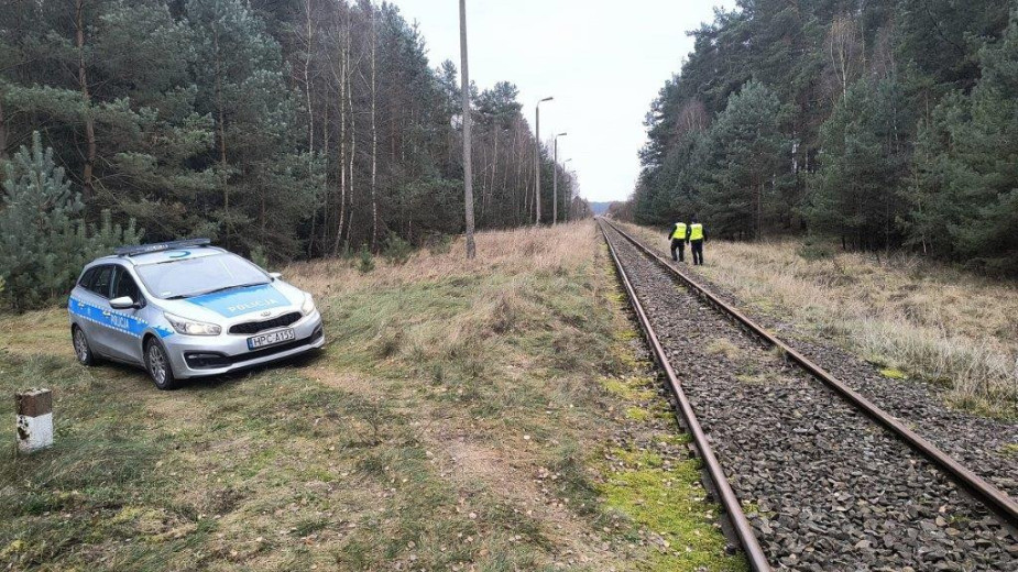 Sępoleńscy policjanci, w ramach ogólnopolskiej akcji TOR, również patrolują tory kolejowe