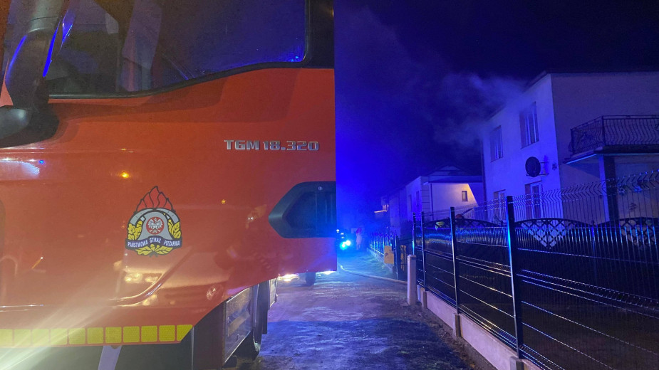 Nocny pożar w domu przy ulicy Śniadeckich w Chojnicach. Jedna osoba trafiła do szpitala