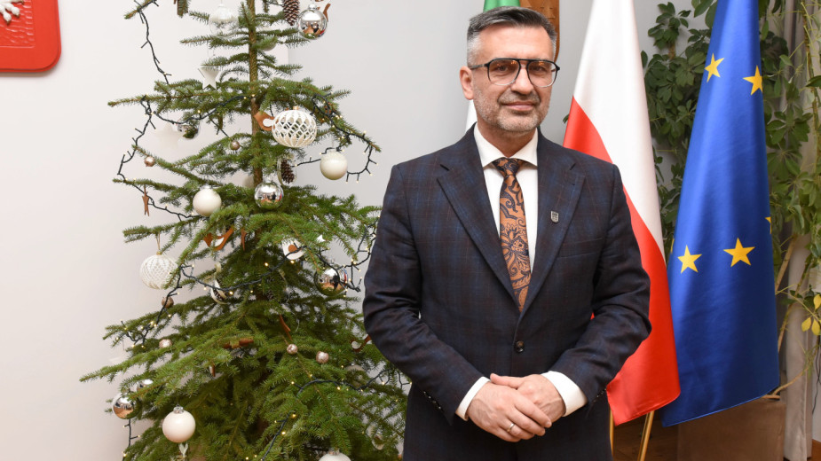 Pieniądze z kredytu są potrzebne na wkład własny do inwestycji - mówi burmistrz Czerska o uchwalonym budżecie ROZMOWA