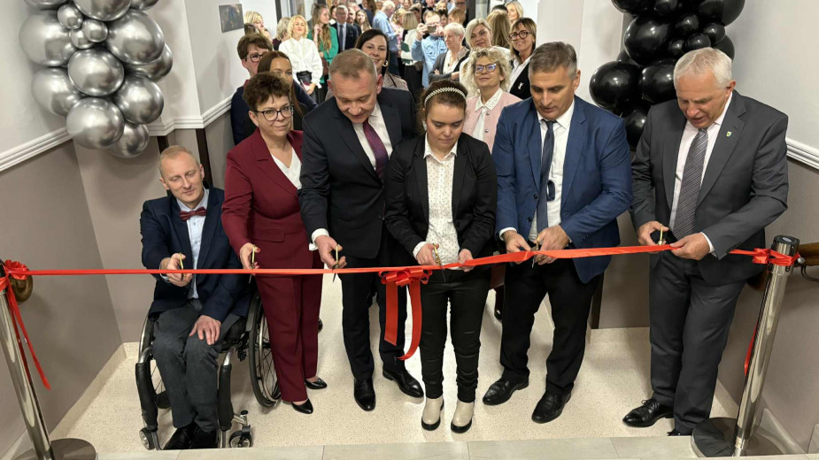 W Bytowie oficjalnie oddano do użytku nową siedzibę PCPR, Poradni Psychologiczno-Pedagogicznej oraz WTZ FOTO