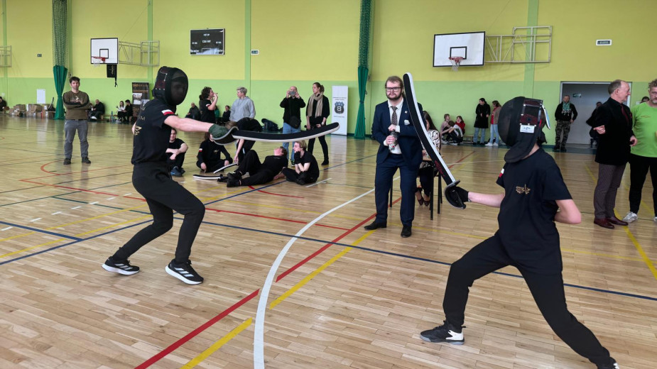 Pierwszy taki turniej w Chojnicach. Szermierka historyczna w wykonaniu zawodników z Warszawy, Łodzi, Gdańska i Czerska FOTO
