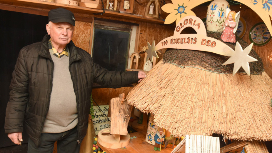 W skansenie w Objezierzu można poczuć dawny klimat świąt. Kolekcjoner Krzysztof Kopiszka przygotowuje żłobki bożonarodzeniowe FOTO, ROZMOWA