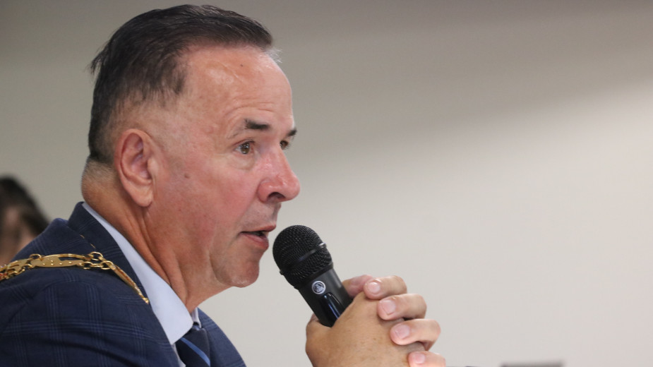 Powinien się podać do dymisji kontra trudno, no. Mieszkańcy Przechlewa komentują postawę wójta Andrzeja Żmudy Trzebiatowskiego SONDA