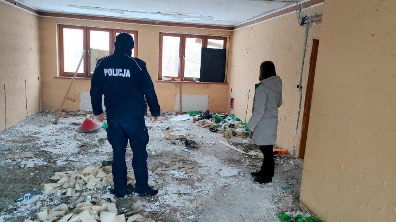 Szukają bezdomnych w pustostanach. Tucholscy policjanci i pracownicy socjalni apelują też o zgłoszenia od mieszkańc&oacute;w