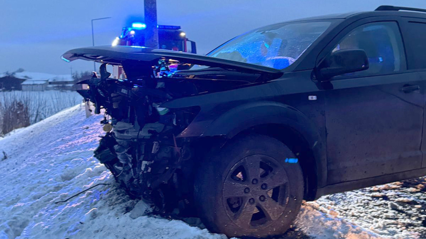 Czołowe zderzenie na krajowej dwudziestce w Mokrzynie w gminie Byt&oacute;w. Wśr&oacute;d rannych są dzieci (AKTUALIZACJA)