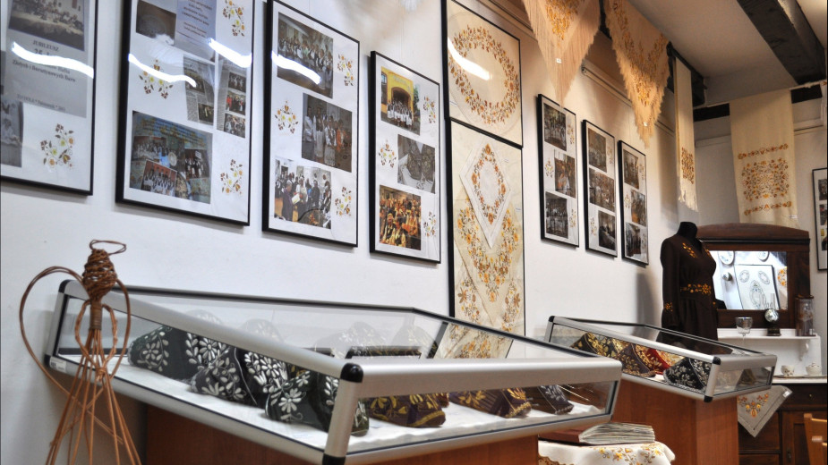 50 lat minęło. Wystawa jubileuszowa Klubu Haftu Złotych i Bursztynowych Barw w Muzeum Borów Tucholskich 