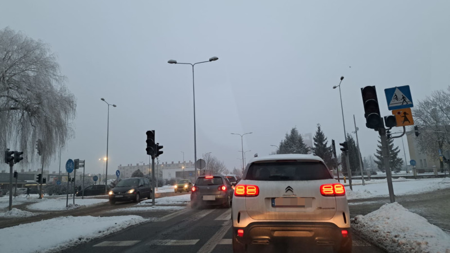 Nie działa sygnalizacja świetlna na skrzyżowaniu ulic Kościerskiej, Młodzieżowej i Obrońców Chojnic. Ma zadziałać jutro 8.01