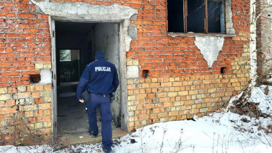 Szukają bezdomnych w pustostanach. Tucholscy policjanci i pracownicy socjalni apelują też o zgłoszenia od mieszkańców