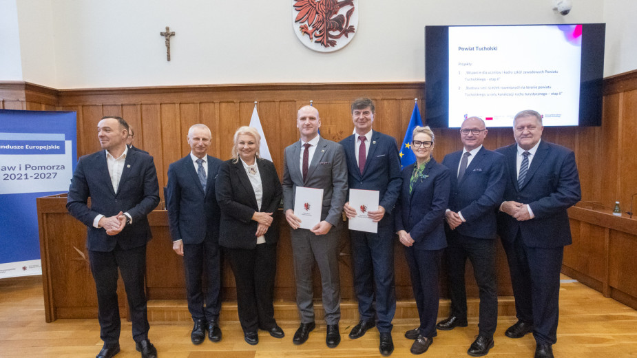 Powiat tucholski z umowami na unijne dofinansowanie dwóch projektów. Jeden dotyczy budowy ścieżki rowerowej do Białowieży