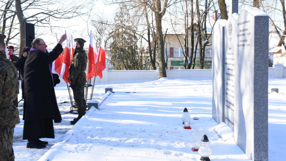 Dzisiaj 31.01 w Chojnicach odsłonięto nagrobek na zbiorowej mogile ofiar dwóch hitlerowskich zbrodni z Doliny Śmierci FOTO