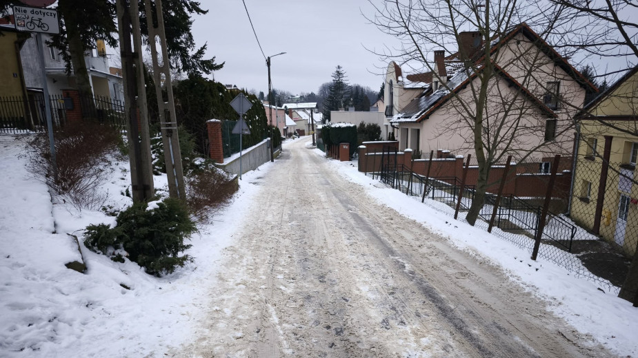 Radni Sępólna pytają, kiedy zostanie wykonany obiecywany wcześniej remont ulicy Jeziornej. Jak tylko pogoda na to pozwoli