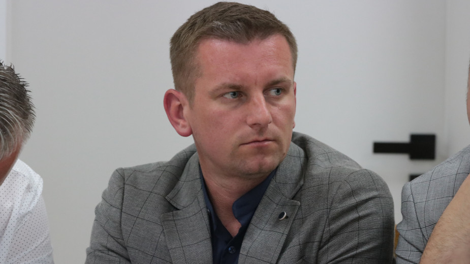 Sprawa radnego Mateusza Komendy z gminy Debrzno jest dla wojewody zamknięta. Rajca nie straci mandatu