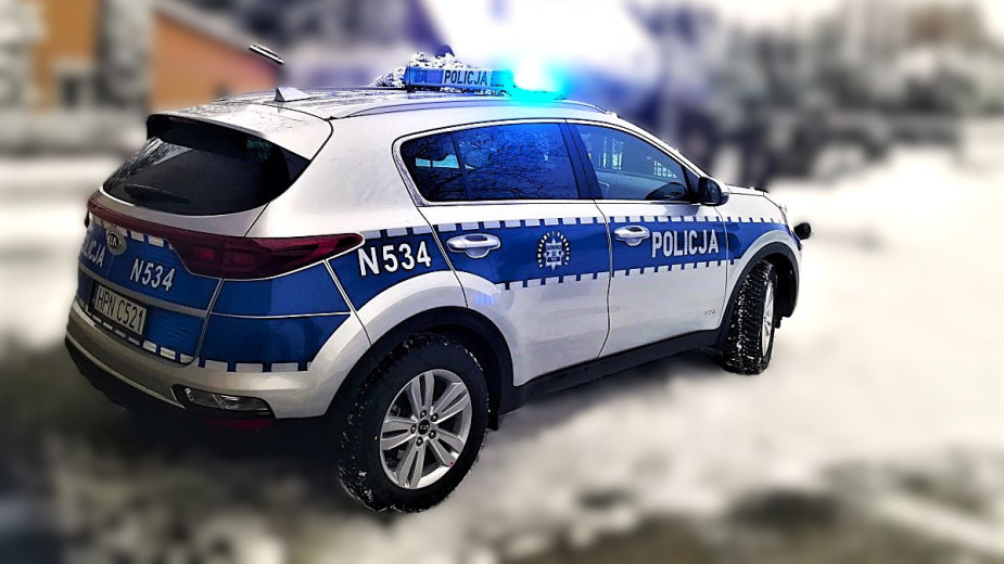 Śnieżyca go nie zatrzymała. Dalszą jazdę nietrzeźwemu motorowerzyście uniemożliwili policjanci z Liniewa