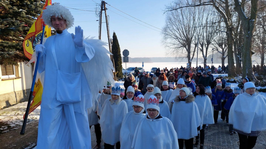 Pierwszy w historii orszak Trzech Króli przeszedł ulicami Więcborka FOTO