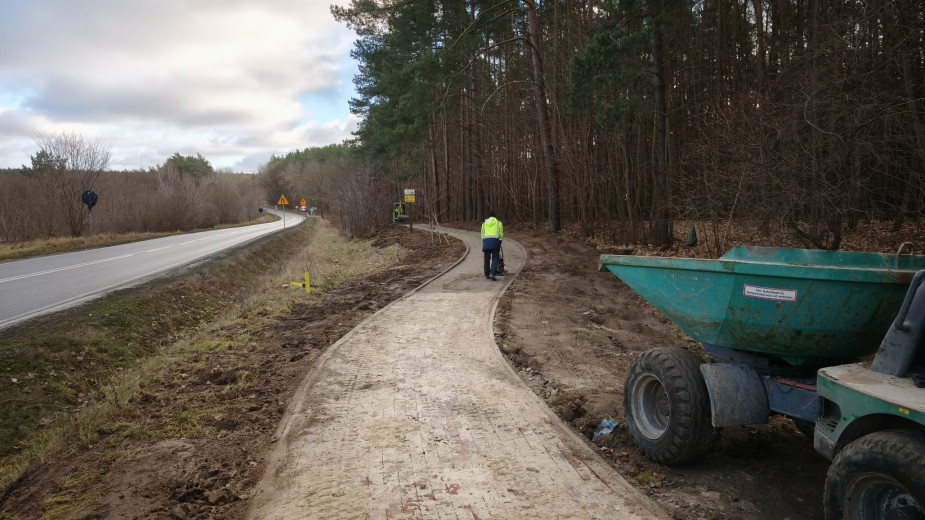 Kończy się budowa dwóch ścieżek rowerowych w gminie Więcbork, dofinansowanych ze środków Unii Europejskiej