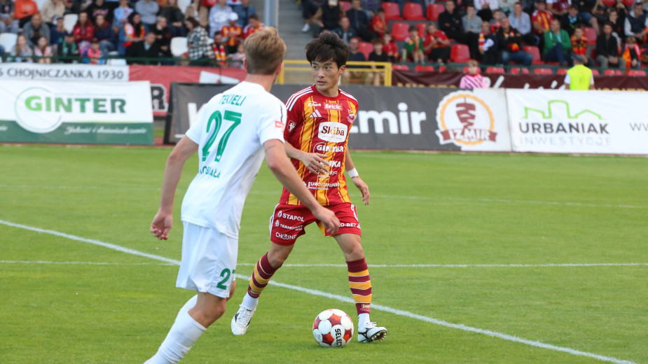 Słowak i Japończyk na wylocie. Adrian Kacerik i Shun Shibata na liście transferowej Chojniczanki