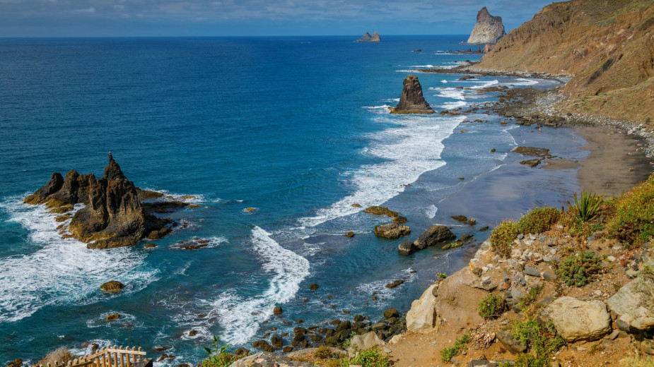 TOP 5 słonecznych kierunków na ferie zimowe 2026 &ndash od Europy po tropiki