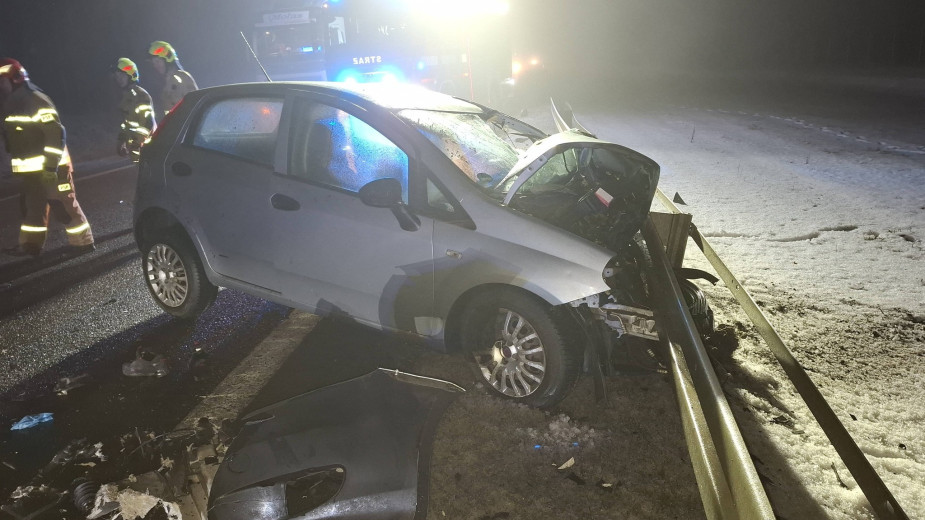 Zderzenie osobówki z ciężarówką na obwodnicy Chojnic w pobliżu Topoli