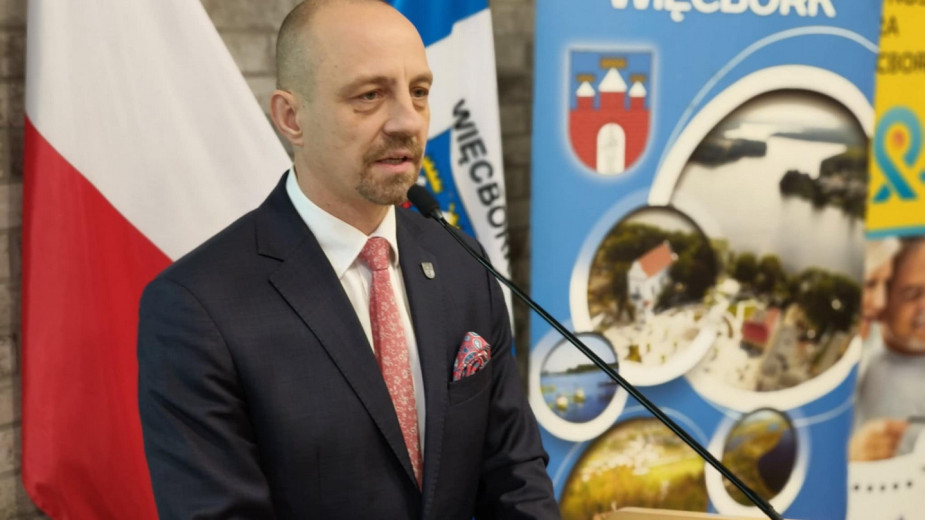 Burmistrz Więcborka Waldemar Kuszewski będzie od teraz zarabiał więcej. Podwyżka o 1100 zł brutto