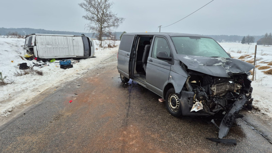 Trudne warunki na drogach w całym regionie. Rośnie liczba utrudnień, wypadków i kolizji AKTUALIZACJA, FOTO