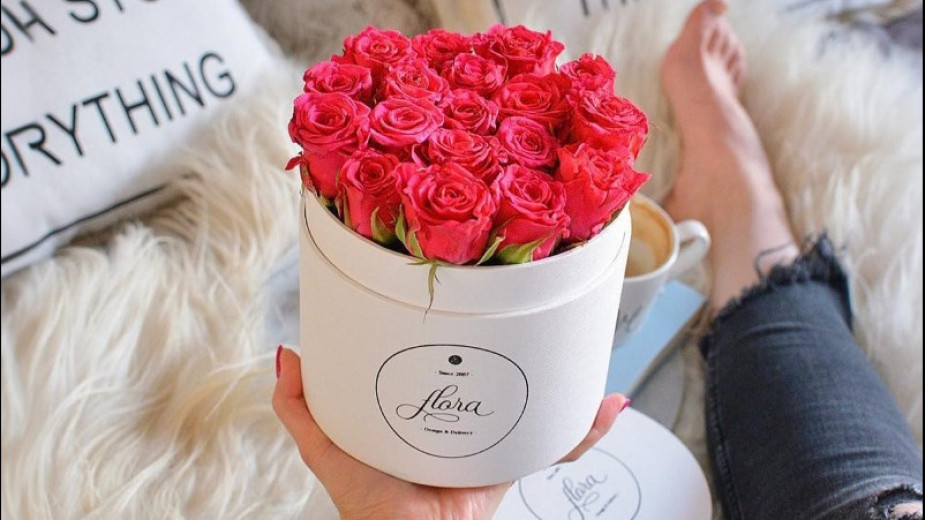 Kwiaty w pudełku &ndash romantyczny prezent na Walentynki, który oczaruje Twoją ukochaną