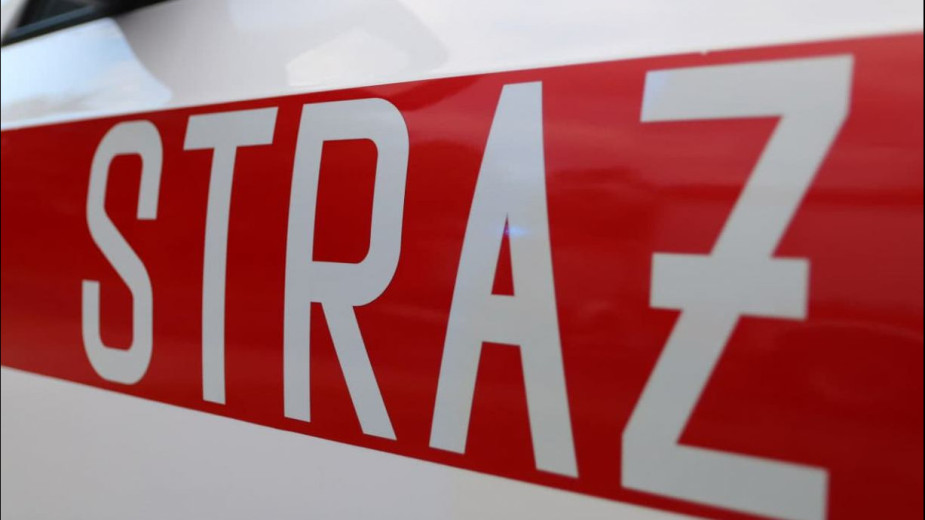 Nietypowa akcja służb ratunkowych w Kościerzynie. Strażacy uwolnili dziecko zatrzaśnięte w uruchomionym samochodzie