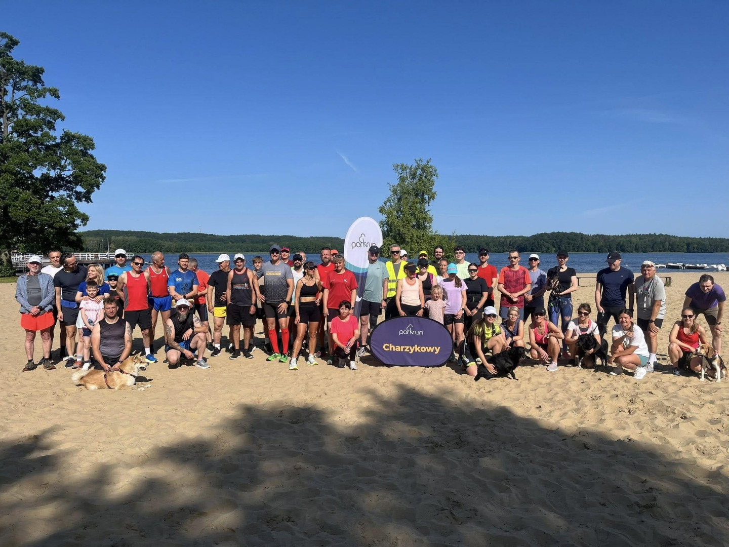 "Spotykamy się 343 raz i obchodzimy nasze &oacute;sme urodziny". W sobotę jubileuszowy PARKRUN CHARZYKOWY