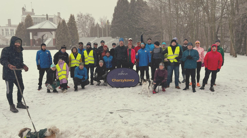 "Spotykamy się 343 raz i obchodzimy nasze &oacute;sme urodziny". W sobotę jubileuszowy PARKRUN CHARZYKOWY