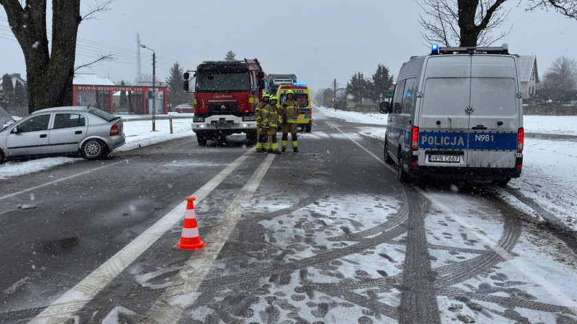 Wypadek na drodze krajowej 22 w Łęgu w gminie Czersk. Cztery osoby trafiły do szpitala (AKTUALIZACJA)
