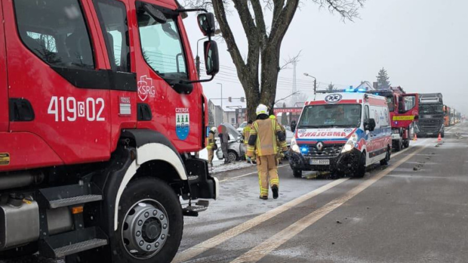 Wypadek na drodze krajowej 22 w Łęgu w gminie Czersk. Cztery osoby trafiły do szpitala (AKTUALIZACJA)
