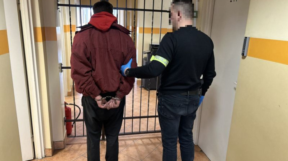 Policyjne zatrzymanie w Czersku. 30-latek był poszukiwany listem gończym, a wpadł podczas kontroli drogowej