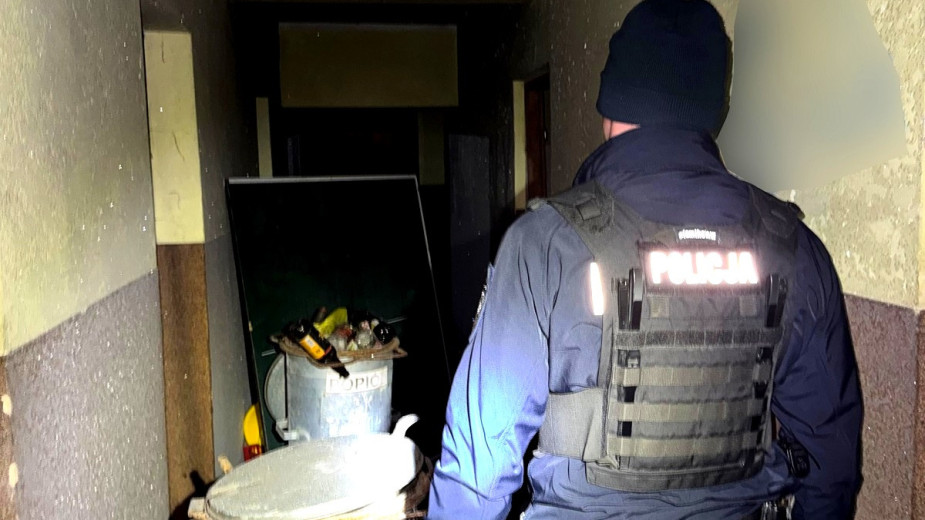 Bezdomny uratowany przed wychłodzeniem. Pomogli mu tucholscy policjanci