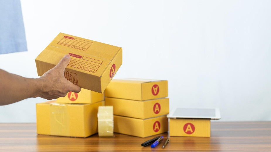 Jak bezpiecznie wysłać paczkę do Francji?