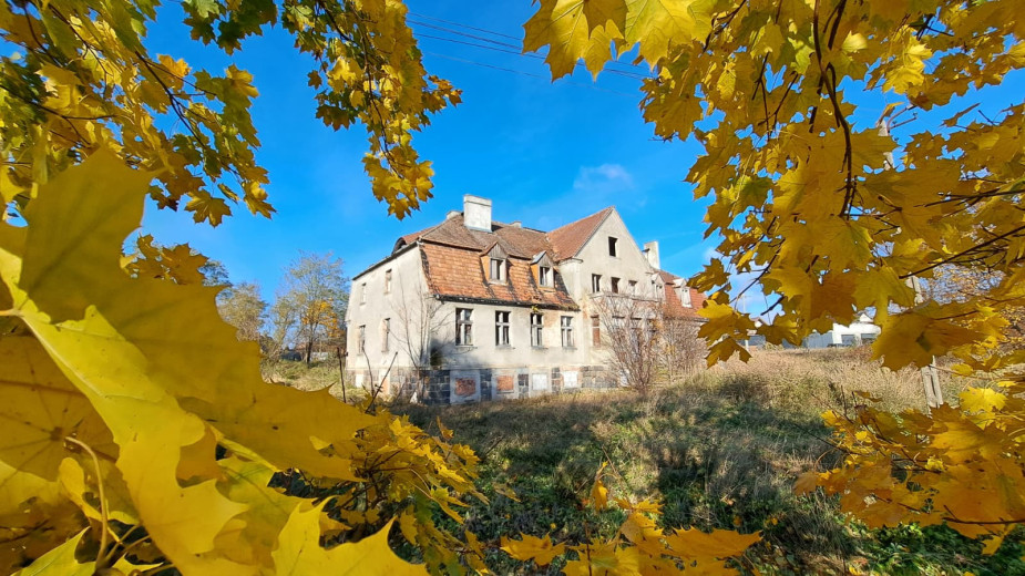 Gmina Debrzno nie chce płacić KOWR-owi blisko 520 tys. zł za pałac w Boboszewie. Wnioskuje o umorzenie i prosi ministra o interwencję