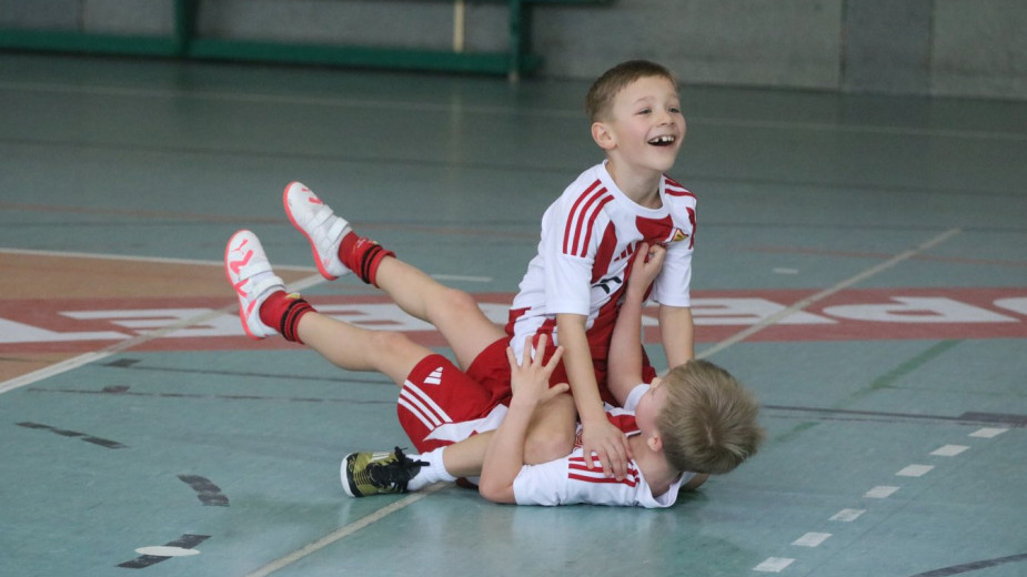 Ponad 600 młodych piłkarzy, koszykarzy i szczypiornistów zagrało w Dziecięcej Gali w Chojnicach. Zakończył się cykl turniejów Akademii Chojniczanki FOTO
