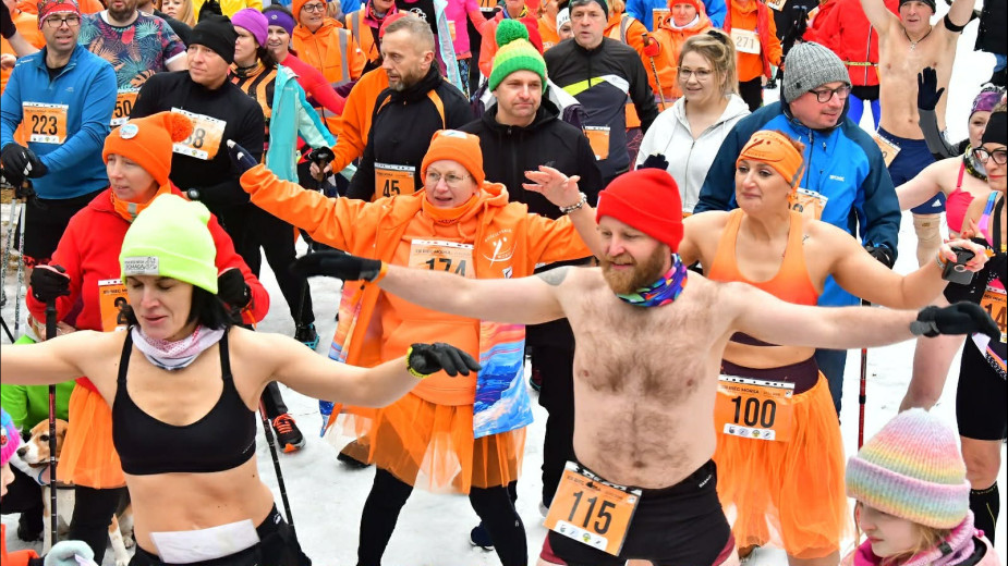 Blisko 300 zawodników pobiegło w 13. Biegu Morsa, który odbył się w Garczynie koło Kościerzyny FOTO