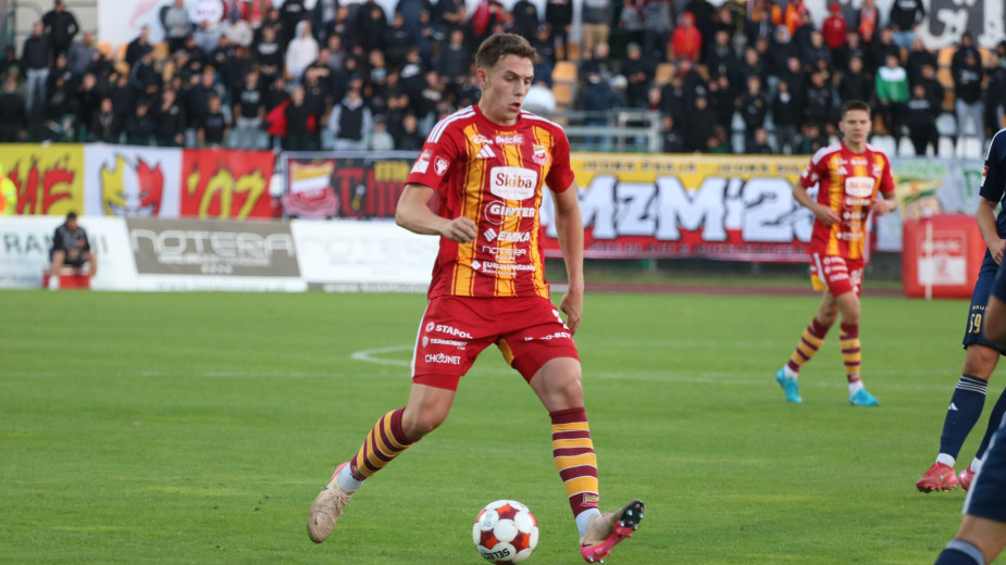 Wychowanek zostaje na dłużej. Jakub Goliński przedłużył o rok kontrakt z Chojniczanką