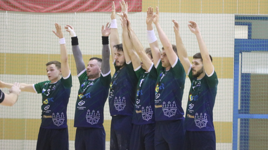 Kolejna lekcja od zespołu z czołówki. Handball Czersk znów wysoko przegrał na wyjeździe