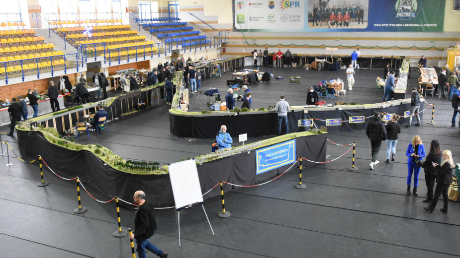 Stumetrowa makieta na stulecie miasta. W Czersku można oglądać ogromną makietę kolejową FOTO, ROZMOWA