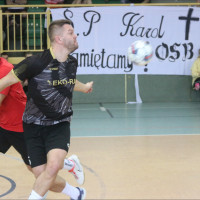   | "Piłka była dla niego całym życiem". Ruszyła 14. edycja Memoriału Karola Ćwiklińskiego. Turniej futsalowy w Chojnicach potrwa przez cały weekend