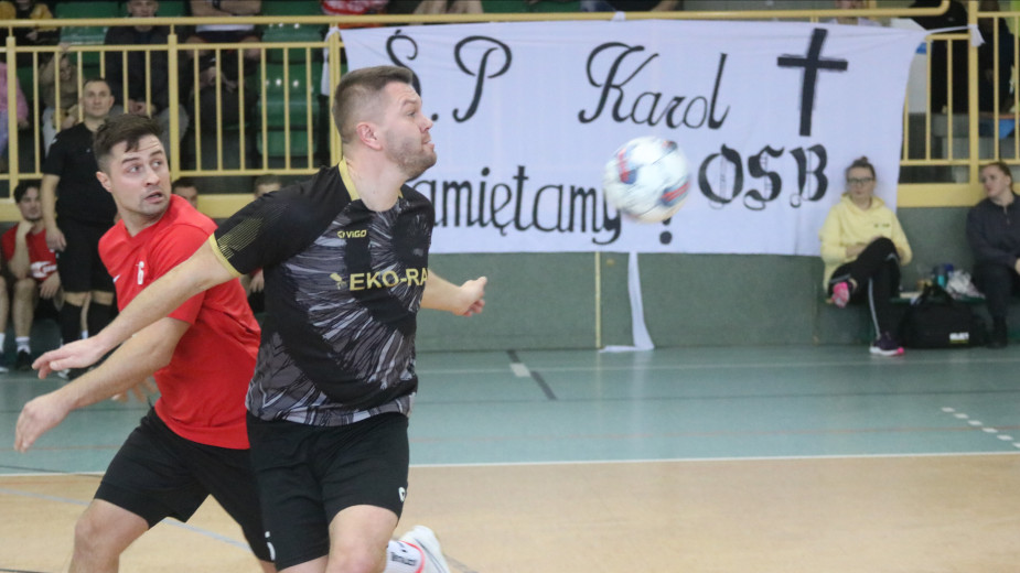 Piłka była dla niego całym życiem. Ruszyła 14. edycja Memoriału Karola Ćwiklińskiego. Turniej futsalowy w Chojnicach potrwa przez cały weekend
