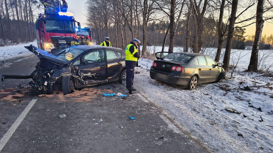 Zablokowana droga wojewódzka nr 212 w gminie Chojnice. Na wysokości Moszczenicy zderzyły się trzy samochody osobowe FOTO, AKTUALIZACJA