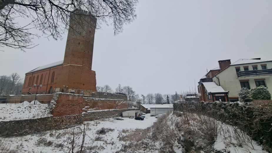 Miasto Człuchów chce zabezpieczyć przed osunięciem mur w fosie przy zamku. Potrzeba na to 3 mln zł