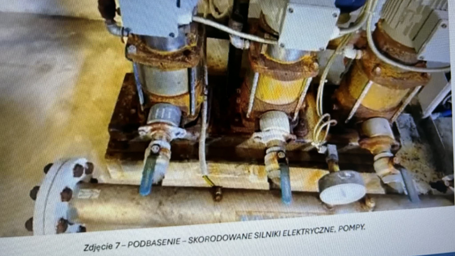 Zaklejona taśmą czujka dymu, pęknięcia i korozja - to część wyników kontroli basenu w Bytowie. Kto będzie za to odpowiadał?