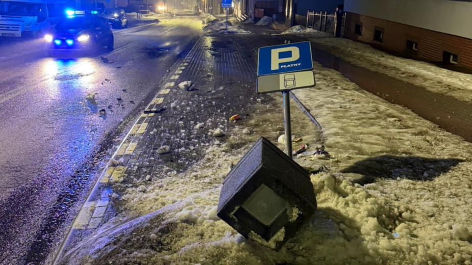 Pijany kierowca audi spowodował kolizję w Bytowie. Przed policjantami próbował ukryć się za fotelami auta