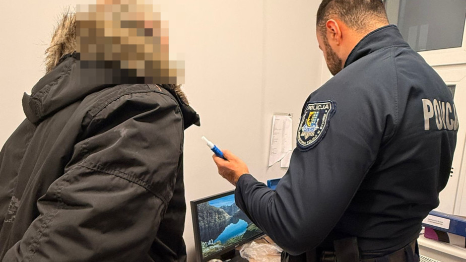 Na oczach bytowskich policjantów wjechał motorowerem w zaspę. Kierowca Junaka jechał pod wpływem alkoholu