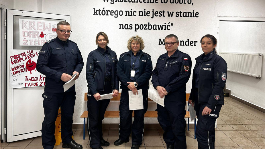 Druga edycja akcji &quotMundurówka i mundurowi oddają krew&quot. Szczytny cel akcji w Technikum BZDZ w Chojnicach